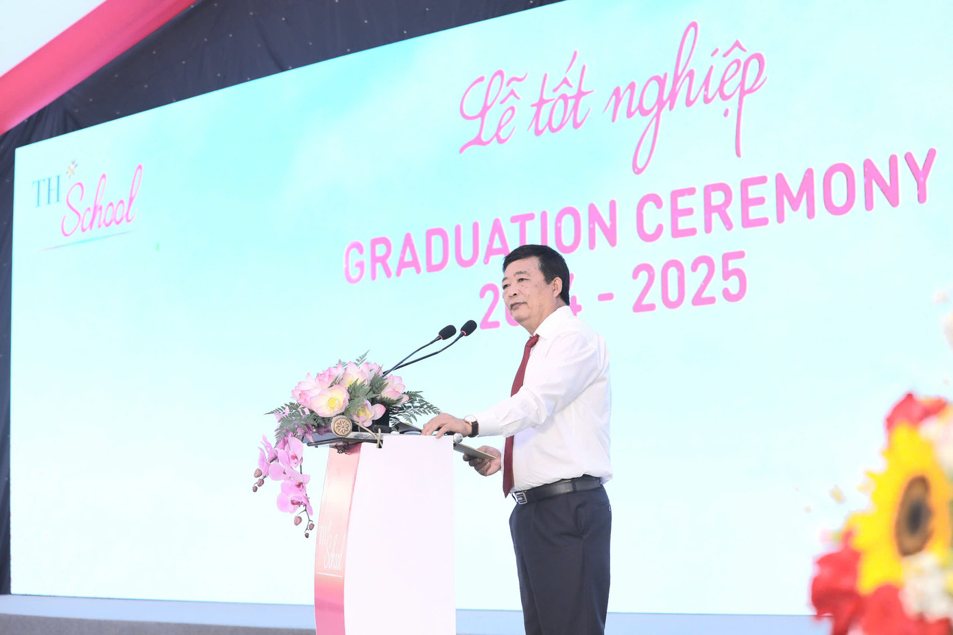 Ông Võ Văn Mai - Phó Giám đốc Sở Giáo dục và Đào tạo Nghệ An phát biểu tại buổi lễ