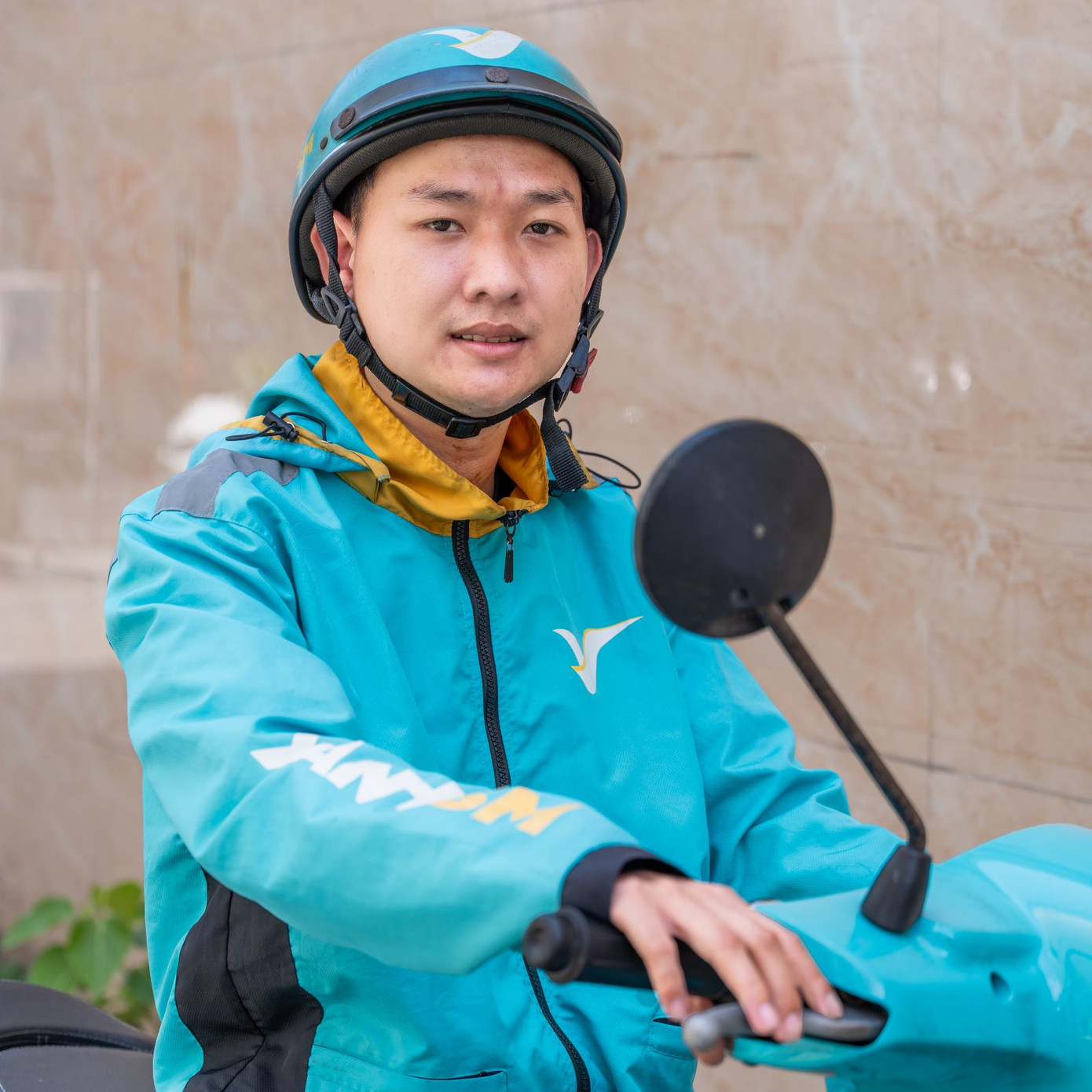 Bác tài Xanh SM Bike Mai Phương trúng giải Đặc biệt VF 3 trong phiên quay số may mắn ngày 30/4/2025