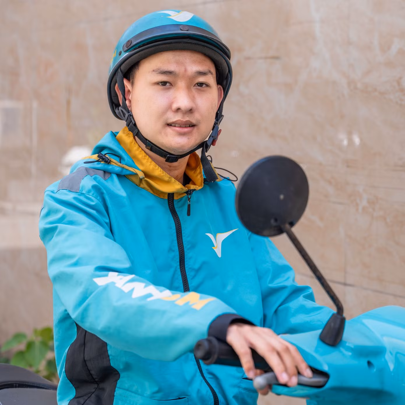 Bác tài Xanh SM Bike Mai Phương trúng giải Đặc biệt VF 3 trong phiên quay số may mắn ngày 30/4/2025