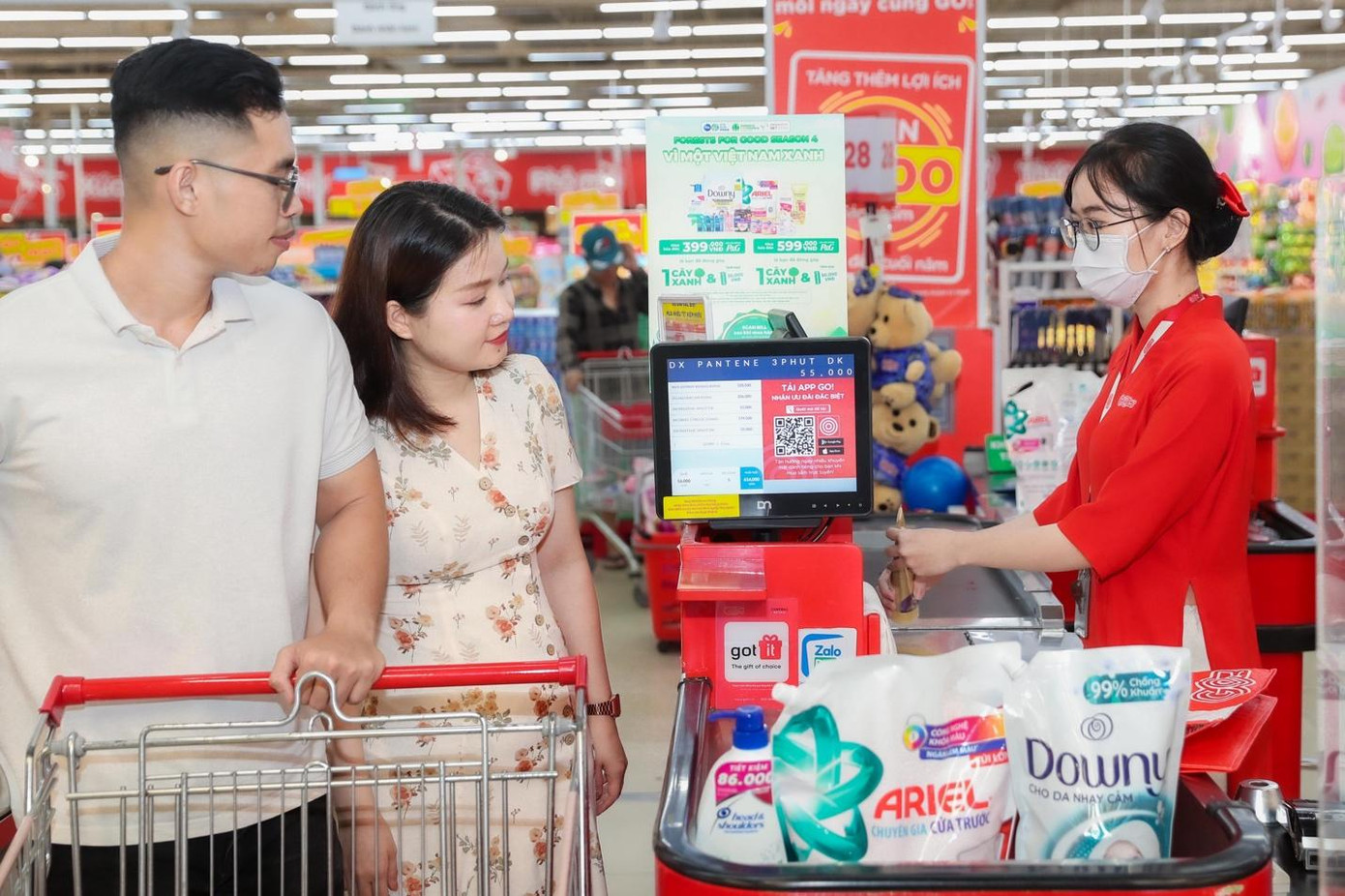 Khách hàng mua sắm các sản phẩm của P&amp;G tại hệ thống siêu thị Central Retail Việt Nam sẽ có thể đóng góp một cây xanh cho chương trình.