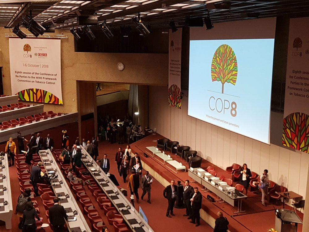 Tại kỳ họp COP8 do WHO chủ trì nhấn mạnh yêu cầu giảm tác hại cho người hút thuốc lá (Ảnh: gsthr.org)
