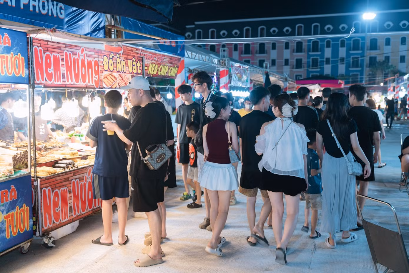 Lễ hội ẩm thực Đồi Rồng đón tiếp hàng chục nghìn du khách mỗi ngày Lễ hội ẩm thực Đồi Rồng đón tiếp hàng chục nghìn du khách mỗi ngày