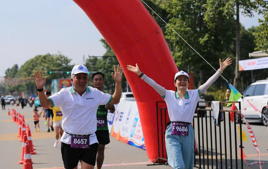 Nụ cười rạng rỡ của CBNV Nutifood khi hoàn thành đường đua Nụ cười rạng rỡ của CBNV Nutifood khi hoàn thành đường đua