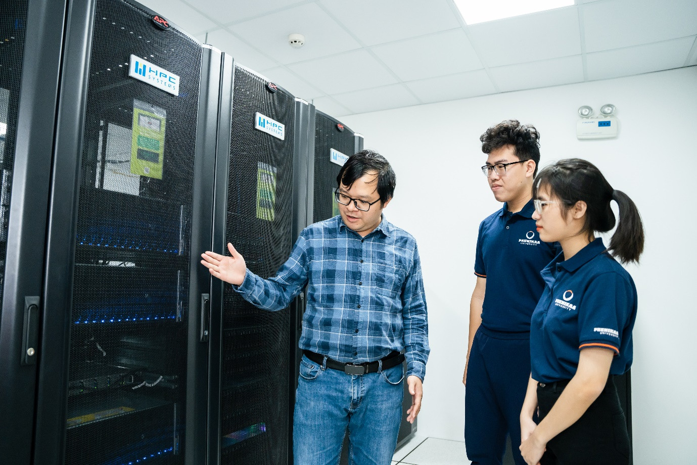 Sinh viên khối ngành Kỹ thuật - Công nghệ học tập với các thiết bị chuyên biệt