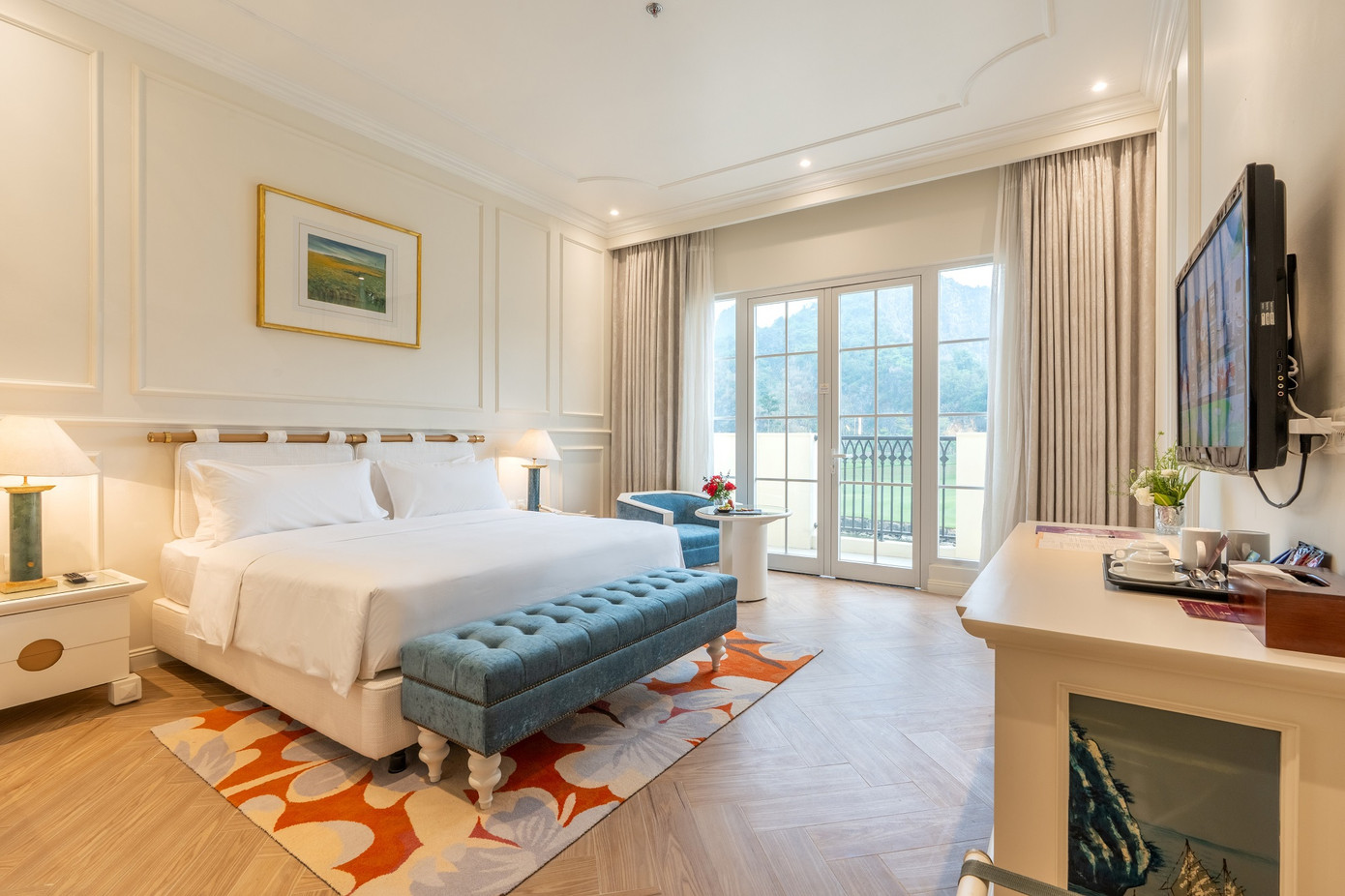 Phòng nghỉ sang trọng, tinh tế với tầm nhìn ra sân gôn tuyệt đẹp