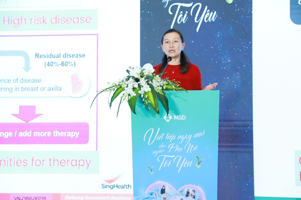 PGS.TS.BS. Benita Tan, Trưởng khoa Ngoại, Bệnh viện Đa khoa Sengkang cho biết, việc xác định các dấu ấn sinh học trước khi điều trị cho bệnh nhân là rất quan trọng nhằm lựa chọn phương pháp phù hợp cho các loại ung thư vú khác nhau. PGS.TS.BS. Benita Tan, Trưởng khoa Ngoại, Bệnh viện Đa khoa Sengkang cho biết, việc xác định các dấu ấn sinh học trước khi điều trị cho bệnh nhân là rất quan trọng nhằm lựa chọn phương pháp phù hợp cho các loại ung thư vú khác nhau.