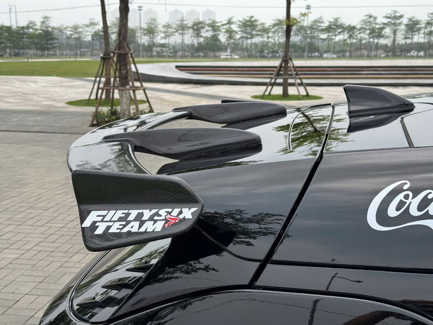 Chiếc VF 7 của anh Huy được trang trí lấy cảm hứng từ các dòng xe thể thao JDM của Nhật Bản. Chiếc VF 7 của anh Huy được trang trí lấy cảm hứng từ các dòng xe thể thao JDM của Nhật Bản.