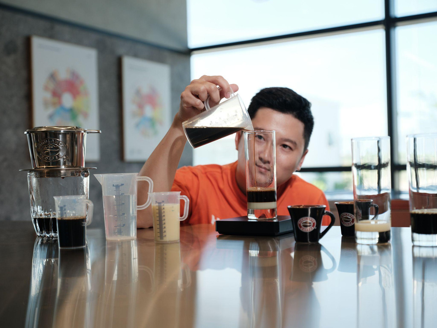 Thương hiệu cam kết đồng hành cùng Việt Nam nắm bắt cơ hội và mang tinh thần sáng tạo, bền bỉ của người Việt vươn ra thế giới. Thương hiệu cam kết đồng hành cùng Việt Nam nắm bắt cơ hội và mang tinh thần sáng tạo, bền bỉ của người Việt vươn ra thế giới.