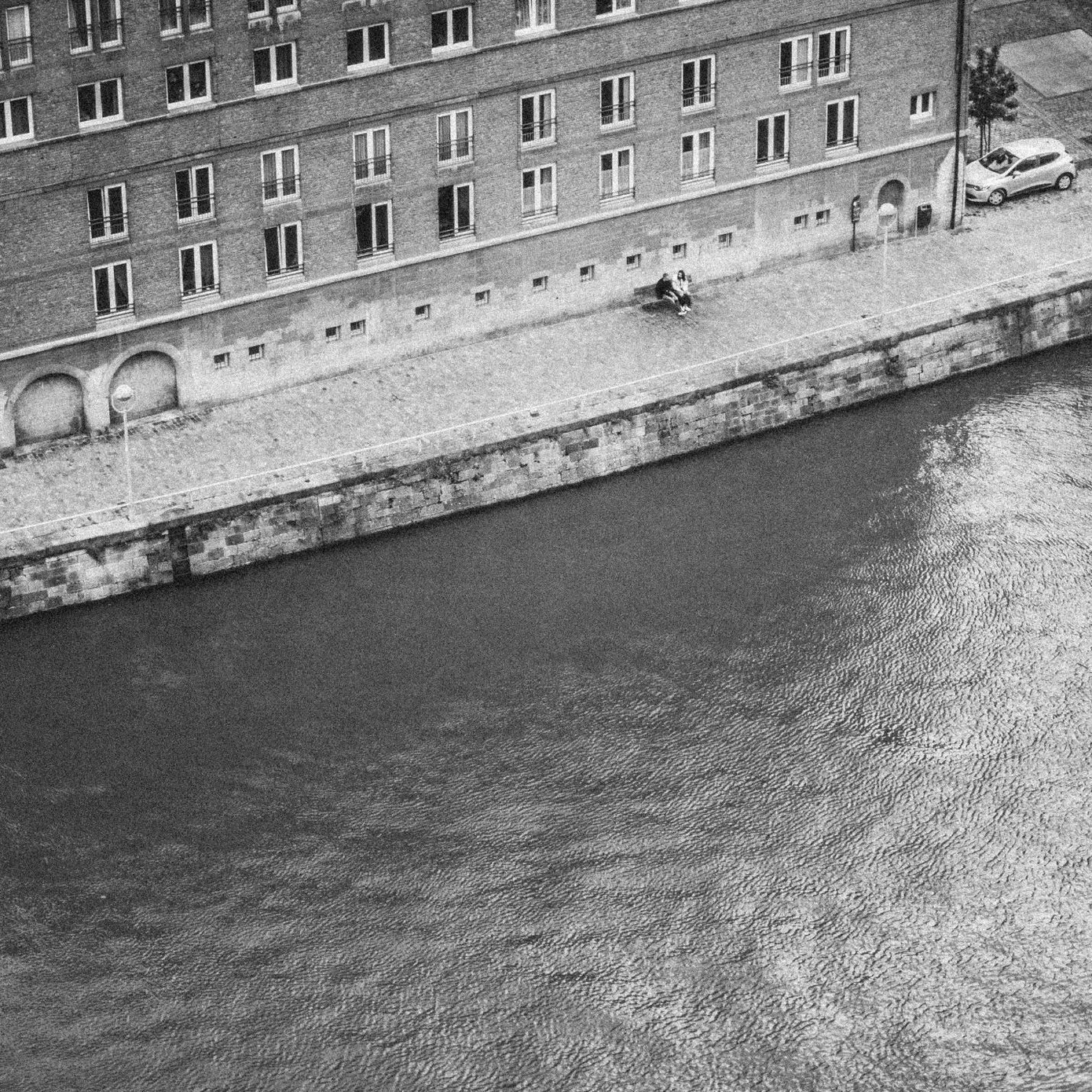 Một nơi để thuộc về – không cần quá lớn, chỉ cần đủ ấm để trở về sau những bộn bề. Ảnh: Ta trong mắt nhau - Đồng Lâm Thanh Tùng Một nơi để thuộc về – không cần quá lớn, chỉ cần đủ ấm để trở về sau những bộn bề. Ảnh: Ta trong mắt nhau - Đồng Lâm Thanh Tùng