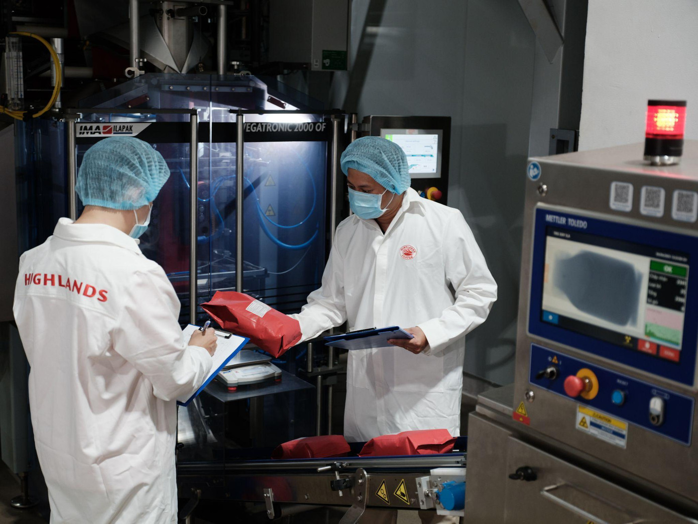 Quy trình tự động hóa tại nhà máy đảm bảo đồng nhất và chính xác ở quy mô lớn Quy trình tự động hóa tại nhà máy đảm bảo đồng nhất và chính xác ở quy mô lớn