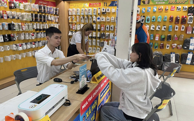 Thế Giới Di Động hỗ trợ hầu hết các ngân hàng nội địa với hạn mức nạp - rút của khách hàng là từ 50.000 đồng đến 20 triệu đồng/ngày