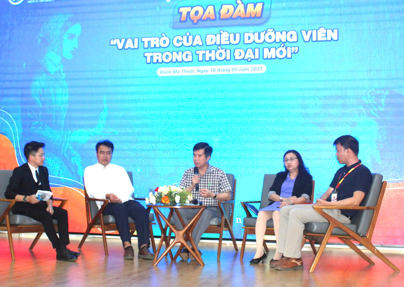 BS CKII. Võ Minh Thành, Giám đốc bệnh viện đại học Y Dược Buôn Ma Thuột chia sẻ tại chương trình