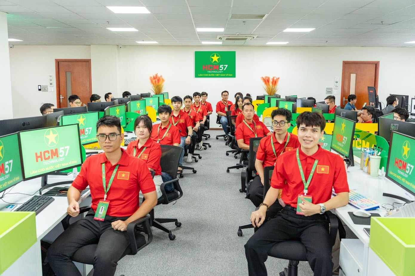 HCM57 Technology mong rằng mỗi người dân Việt Nam sẽ khoác trên mình chiếc áo “HCM57 - Tôi yêu Việt Nam” vào Tuần lễ Biển và Hải đảo Việt Nam