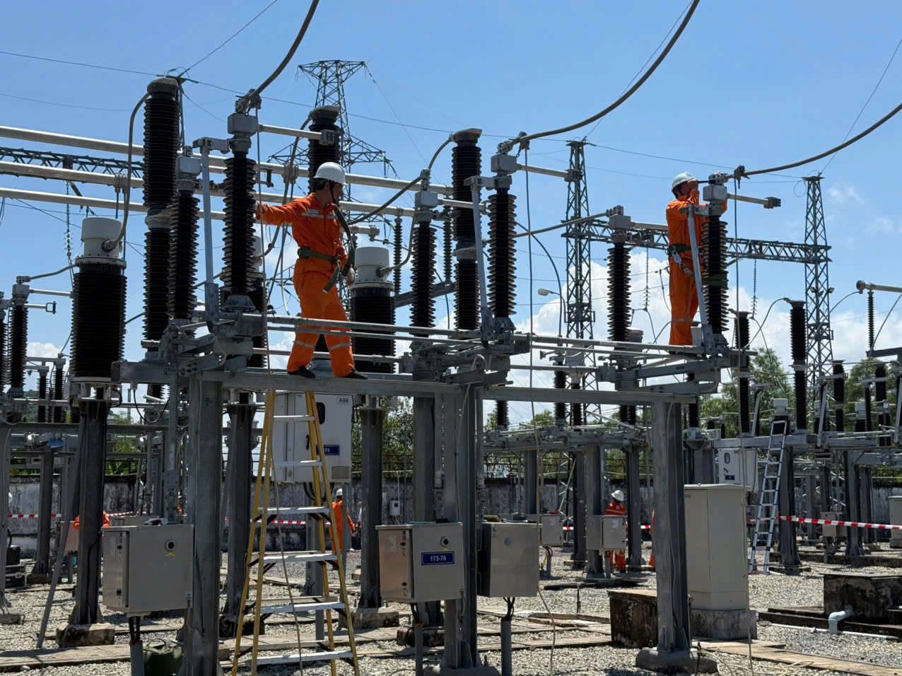 Đóng điện, đưa vào vận hành công trình đường dây 110kV Tịnh Biên - Hà Tiên đi qua địa bàn An Giang và Kiên Giang ngày 12/4/2025