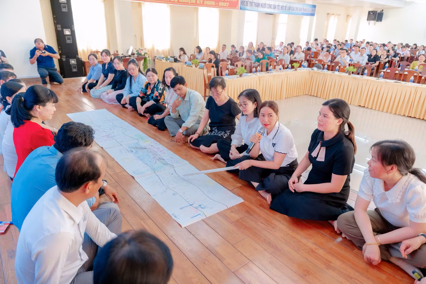 Các cán bộ quản lý giáo dục và giáo viên Cần Thơ tham gia thực hành áp dụng tài liệu Mizuiku vào nội dung giảng dạy Các cán bộ quản lý giáo dục và giáo viên Cần Thơ tham gia thực hành áp dụng tài liệu Mizuiku vào nội dung giảng dạy