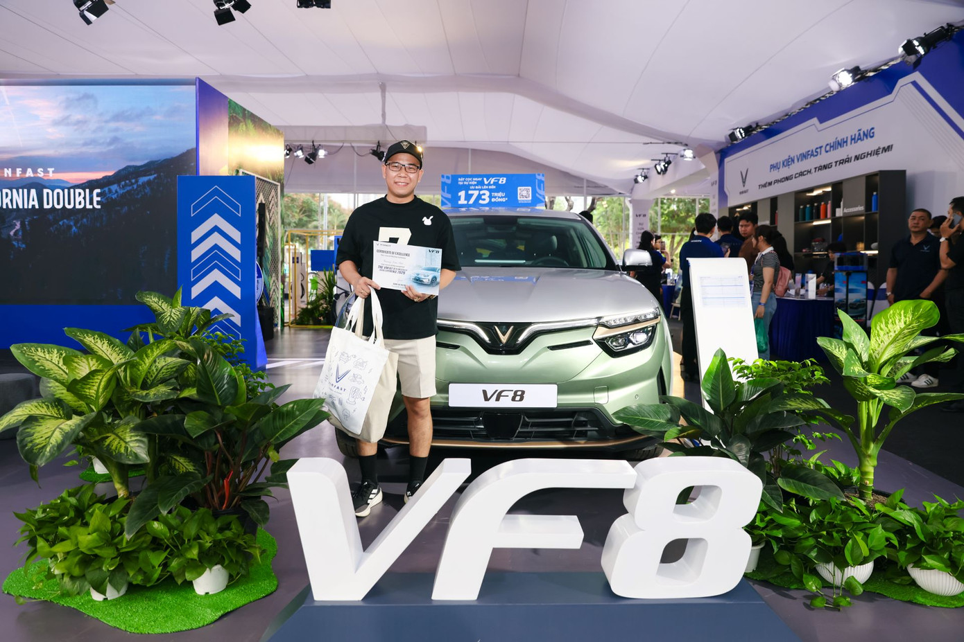 Các chính sách ưu đãi dành cho VF 8 đưa mẫu xe trở nên dễ tiếp cận hơn bao giờ hết.