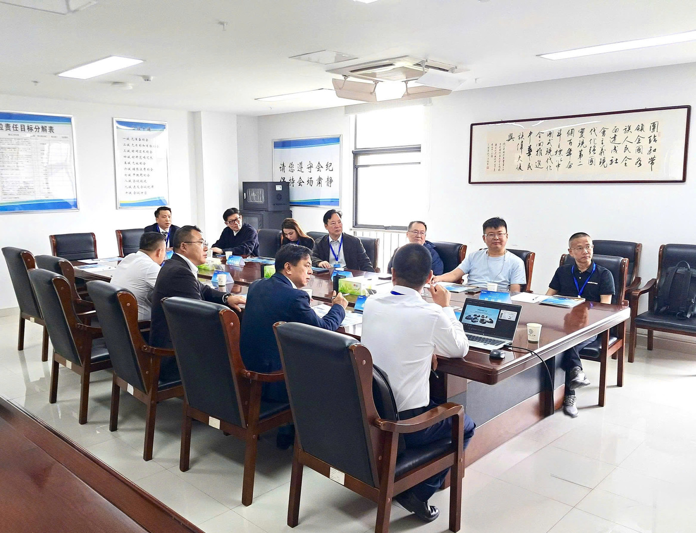 Đại diện Tập đoàn KITA Group và Chery Commercial Vehicle (Bozhou) Co., Ltd. trao đổi về kế hoạch hợp tác phát triển sản phẩm xe ô tô thương mại chạy điện tại Việt Nam