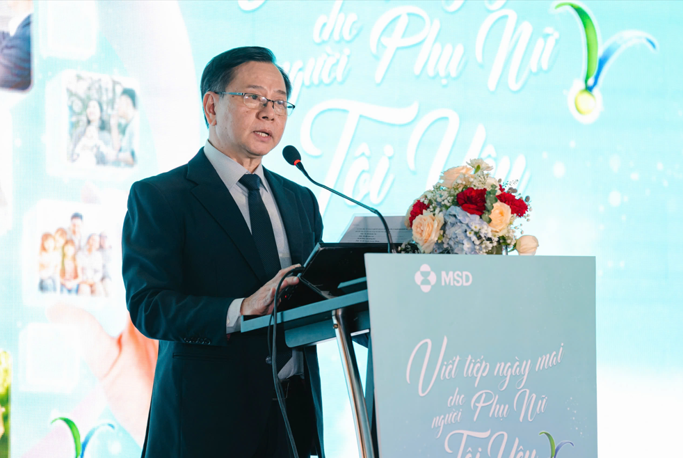 TS. BS Phan Trọng Giáo, Giám đốc Y khoa, MSD Việt Nam cho biết công ty cam kết đồng hành cùng đội ngũ bác sĩ nội khoa và ngoại khoa Việt Nam trong hành trình viết tiếp nhiều ngày mai tươi sáng cho bệnh nhân ung thư. TS. BS Phan Trọng Giáo, Giám đốc Y khoa, MSD Việt Nam cho biết công ty cam kết đồng hành cùng đội ngũ bác sĩ nội khoa và ngoại khoa Việt Nam trong hành trình viết tiếp nhiều ngày mai tươi sáng cho bệnh nhân ung thư.