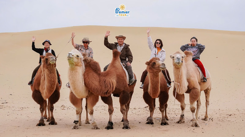 Đoàn của tôi chụp với chú lạc đà sau khoảng thời gian cuối tháng 3 khi nhiệt độ đã tăng dần lên.