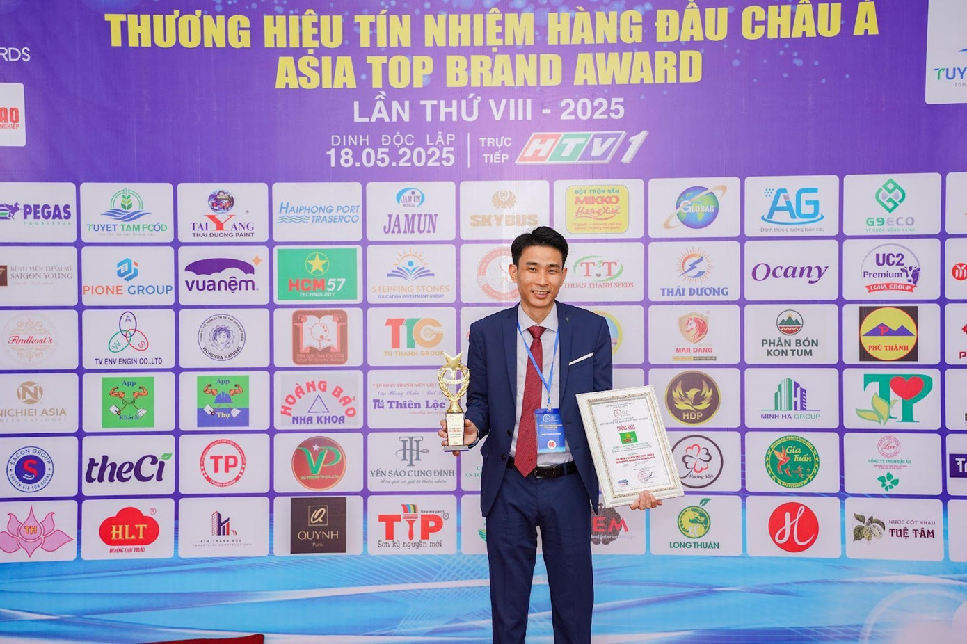 Ông Trần Viết Thi – Giám đốc Công nghệ Thông tin của Công ty TNHH HCM57 Technology, Thạc sĩ Khoa học Máy tính tại Đại học Oslo (Na Uy) với nhiều năm kinh nghiệm - là người dẫn dắt đội ngũ tiên phong vận hành mạng Blockchain Layer 1 – HCM57 Network đầu tiên tại Việt Nam.