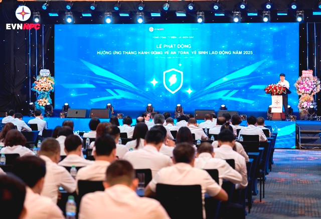 Toàn cảnh Lễ phát động hưởng ứng tháng hành động về an toàn, vệ sinh lao động năm 2025 được EVNNPC tổ chức Toàn cảnh Lễ phát động hưởng ứng tháng hành động về an toàn, vệ sinh lao động năm 2025 được EVNNPC tổ chức