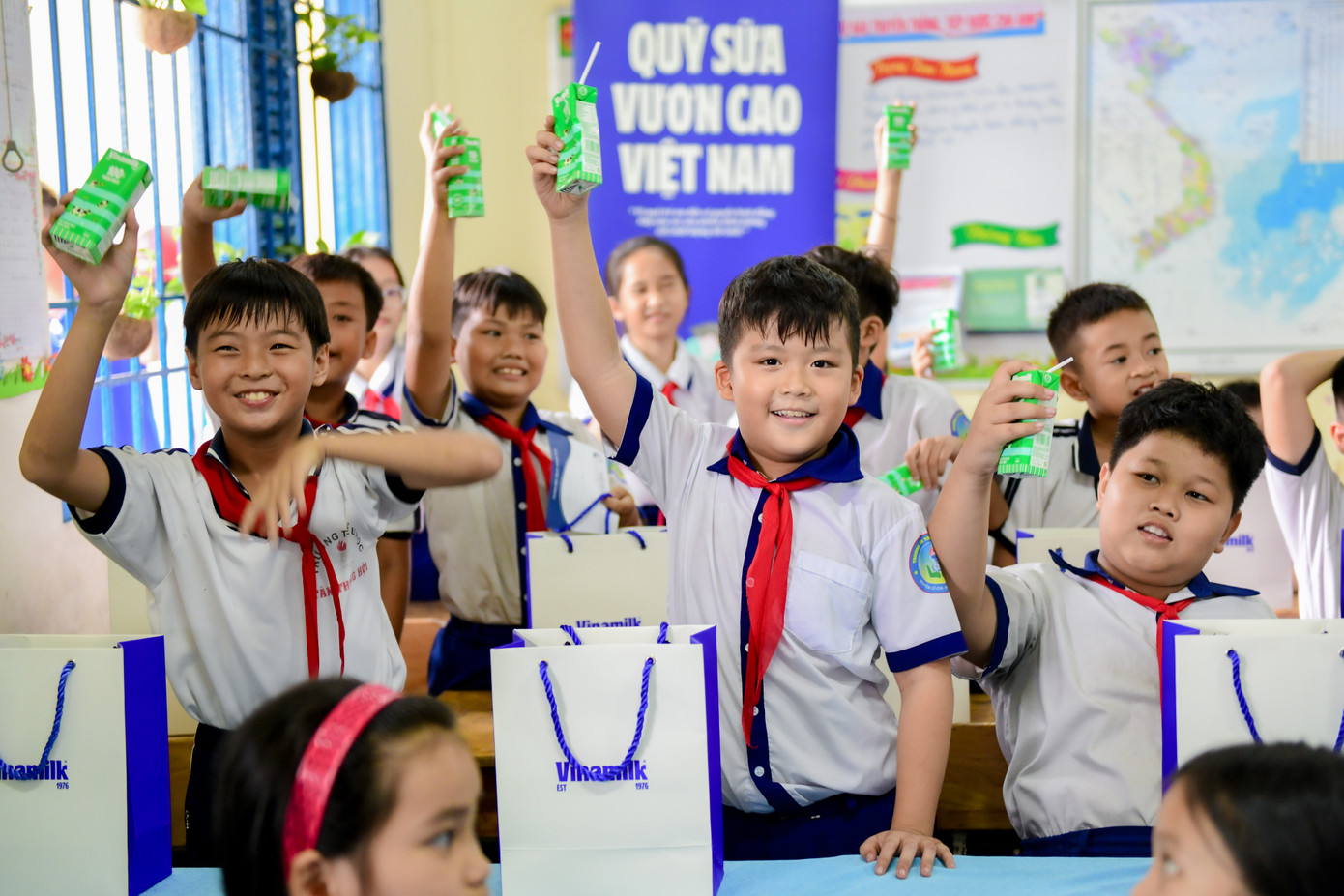 Vinamilk và Quỹ sữa Vươn cao Việt Nam Việt Nam đã đồng hành cùng hơn nửa triệu em nhỏ trên mọi miền đất nước trong 18 năm qua