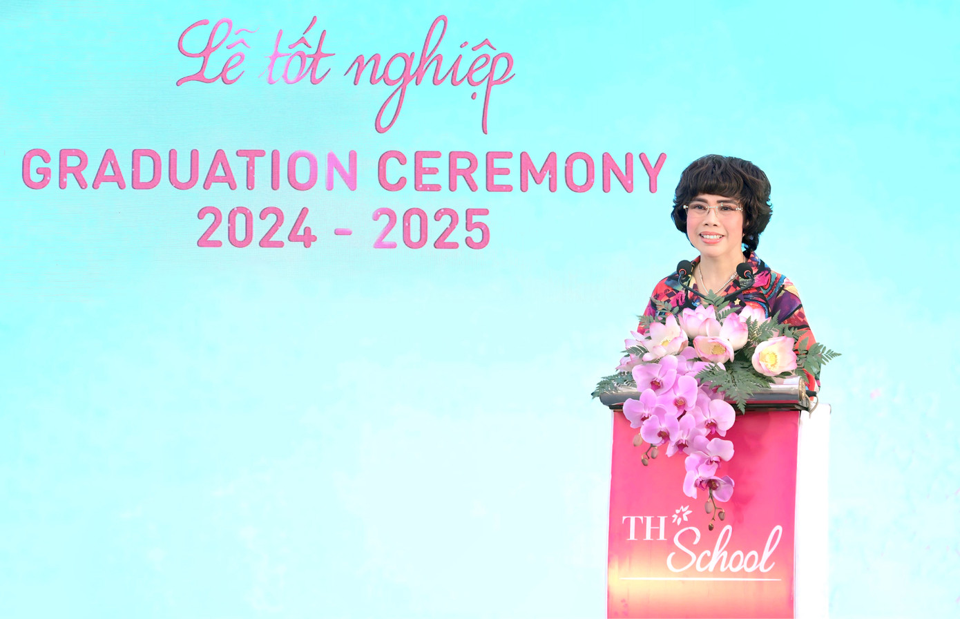 Nhà sáng lập TH Shool, Anh hùng Lao động Thái Hương xúc động chia sẻ tại buổi lễ