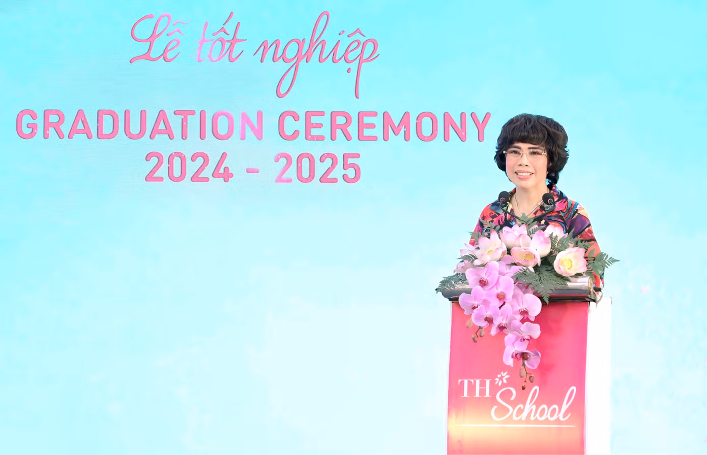 Nhà sáng lập TH Shool, Anh hùng Lao động Thái Hương xúc động chia sẻ tại buổi lễ