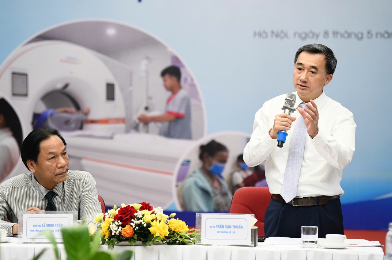 Thứ trưởng Bộ Y tế, Chủ tịch Hội đồng Y khoa Quốc gia – GS.TS Trần Văn Thuấn phát biểu tại hội thảo ngày 8/5. Ảnh: Trọng Tài