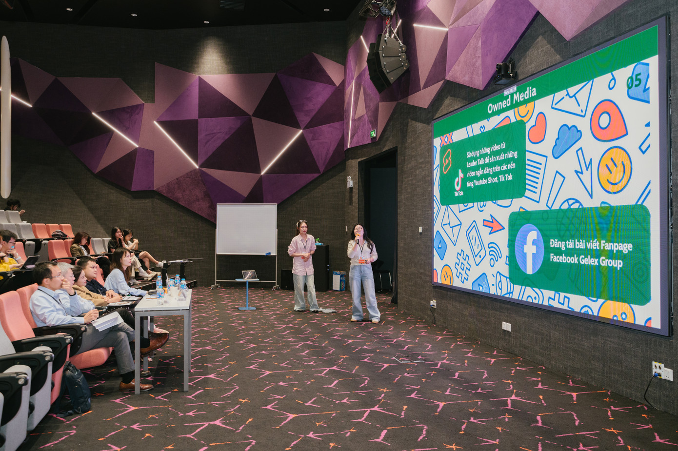 Bài thuyết trình được ban giám khảo đánh giá cao của Cóc Cóc Team Bài thuyết trình được ban giám khảo đánh giá cao của Cóc Cóc Team