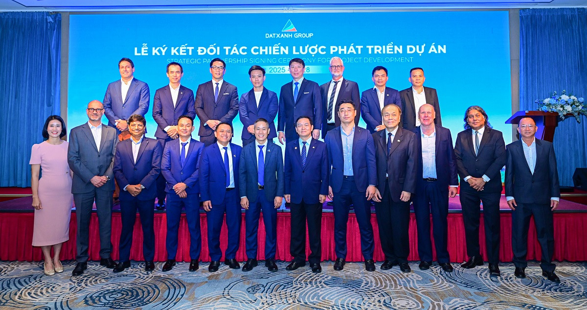 Đại diện Tập đoàn Đất Xanh và các đối tác tại lễ ký kết Đại diện Tập đoàn Đất Xanh và các đối tác tại lễ ký kết