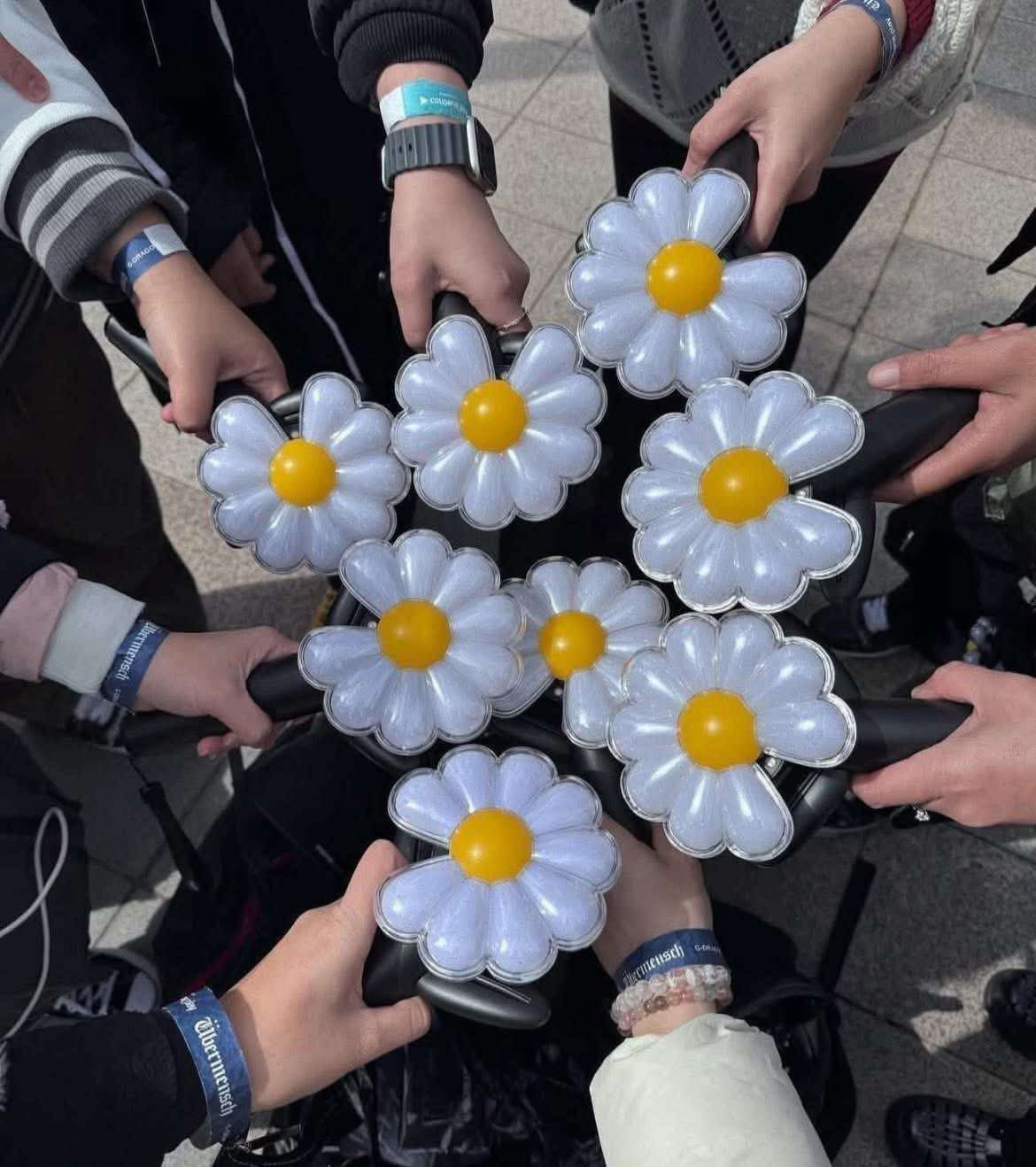 Chiếc lightstick của G-Dragon được fan Việt săn lùng trước thềm nam nghệ sĩ về Việt Nam biểu diễn vào tháng 6 tới