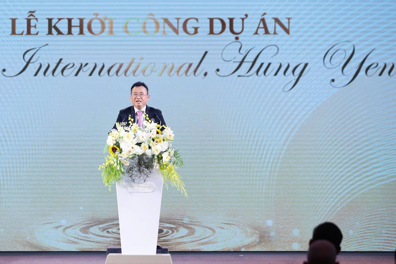 Ông Đặng Thành Tâm, Chủ tịch Tổng công ty Phát triển Đô thị Kinh Bắc phát biểu tại lễ khởi công dự án. Ông Đặng Thành Tâm, Chủ tịch Tổng công ty Phát triển Đô thị Kinh Bắc phát biểu tại lễ khởi công dự án.