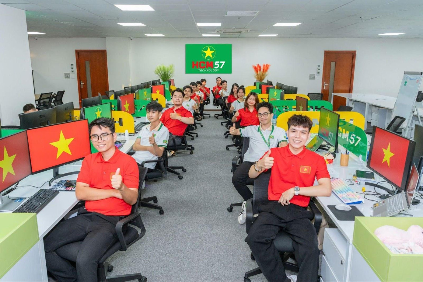 Chiến dịch 'MỖI NGƯỜI DÂN VIỆT NAM KHOÁC TRÊN MÌNH CHIẾC ÁO TÔI YÊU VIỆT NAM' được công ty triển khai vào khung giờ 6h57 - 8h57 các ngày 30/4, 8/6 và 2/9.