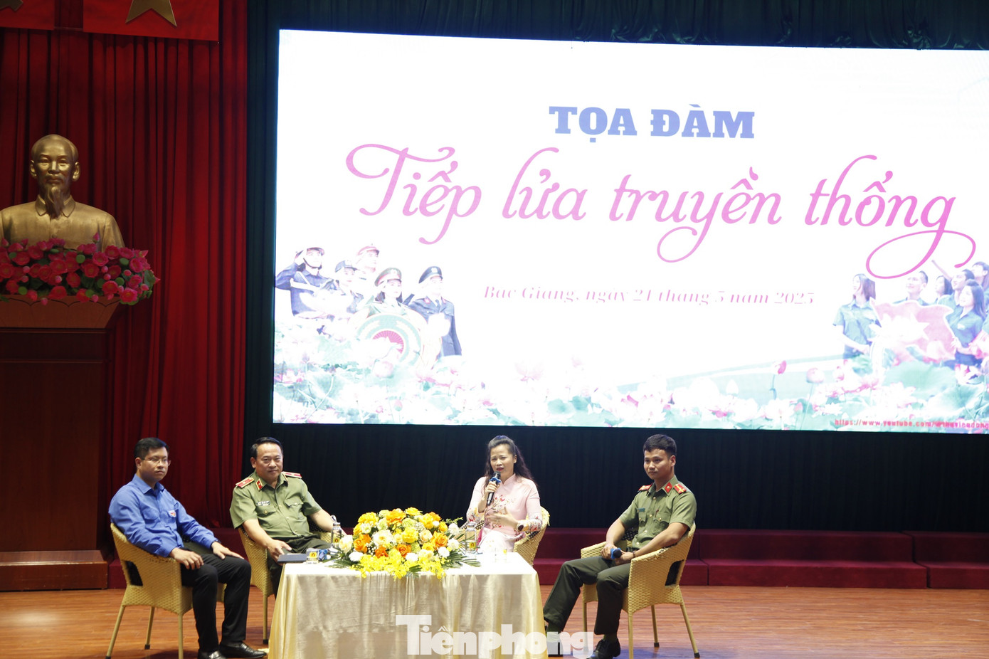 Các khách mời chia sẻ tại buổi tọa đàm Các khách mời chia sẻ tại buổi tọa đàm