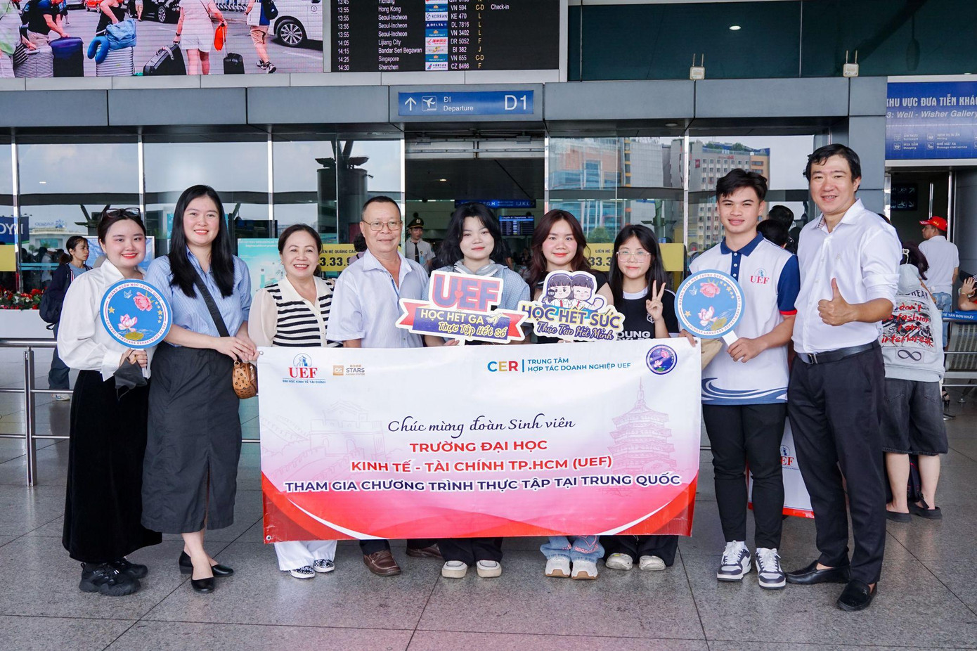 Chuỗi danh sách sinh viên UEF xuất ngoại liên tục được nối dài Chuỗi danh sách sinh viên UEF xuất ngoại liên tục được nối dài