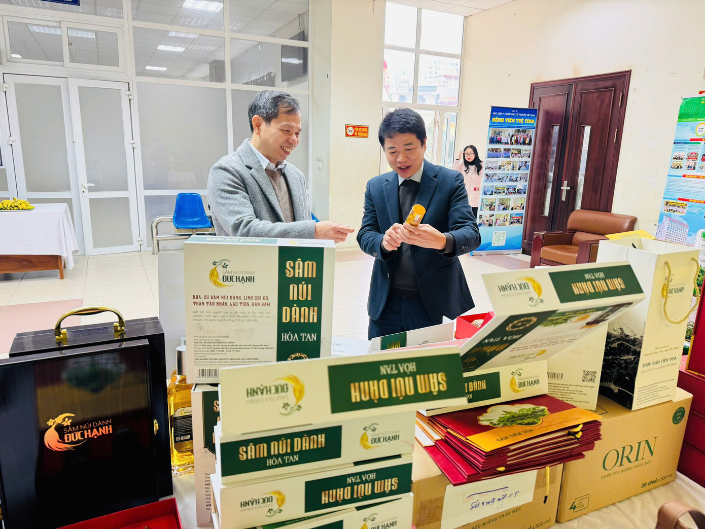 Hợp tác xã Sâm núi Dành Đức Hạnh giới thiệu sản phẩm đạt tiêu chuẩn Ocop 3 sao đến khách hàng
