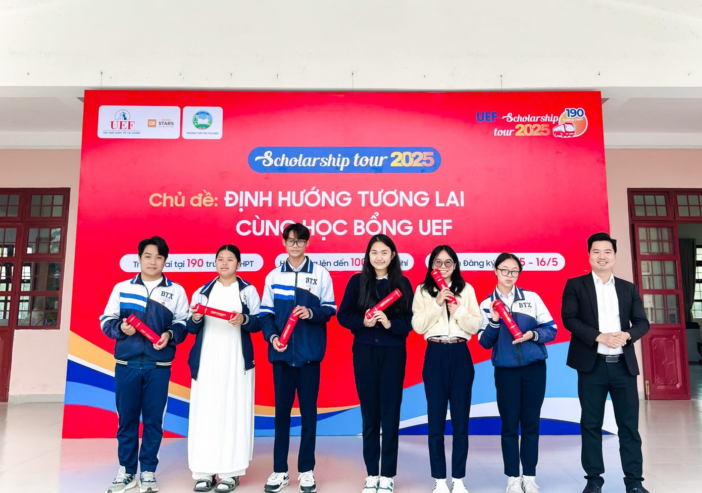 Hành trình vào đại học song ngữ của các bạn đã có thêm trợ lực Hành trình vào đại học song ngữ của các bạn đã có thêm trợ lực