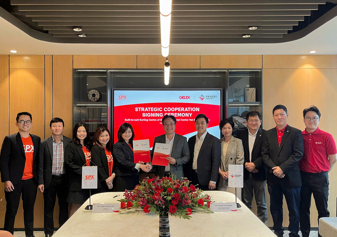 Lễ ký kết thỏa thuận hợp tác chiến lược trong việc xây dựng trung tâm phân loại hàng hóa lớn nhất Đông Nam Á của SPX tại trung tâm công nghiệp Industrial Centre Yen My ngày 28/5.