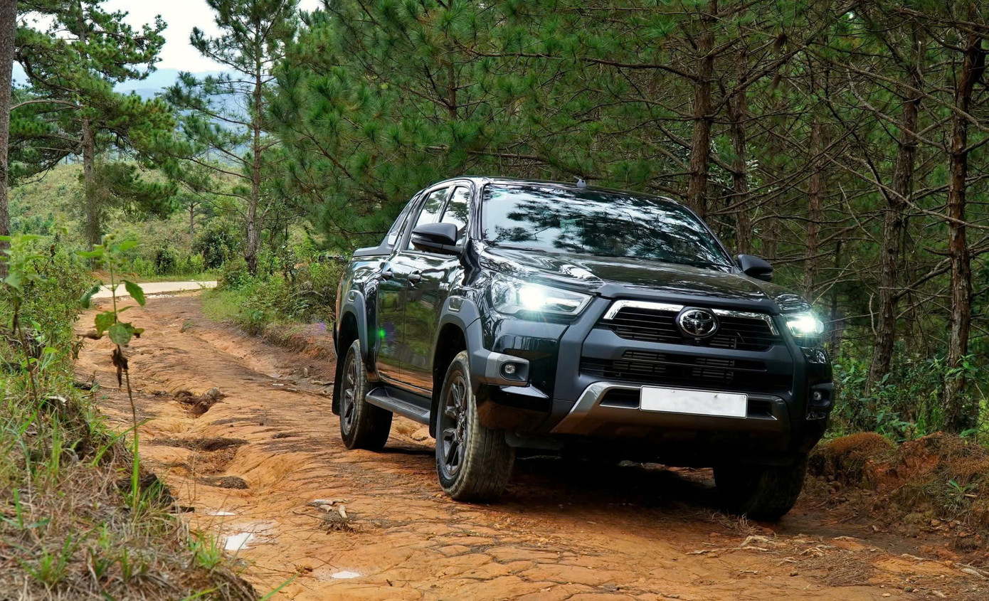 Khoảng sáng gầm lên đến 286mm mang đến sự bề thế, tầm nhìn tốt và dễ dàng vượt địa hình khó.