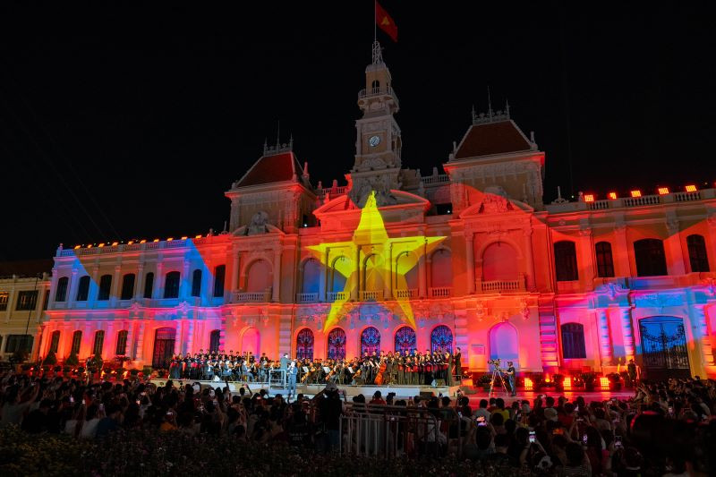 SABECO vinh dự đồng hành ở một trong những sự kiện được mong đợi nhất trong kỳ đại lễ, chương trình 3D Mapping tái hiện những hình ảnh và tư liệu lịch sử hào hùng của Việt Nam.