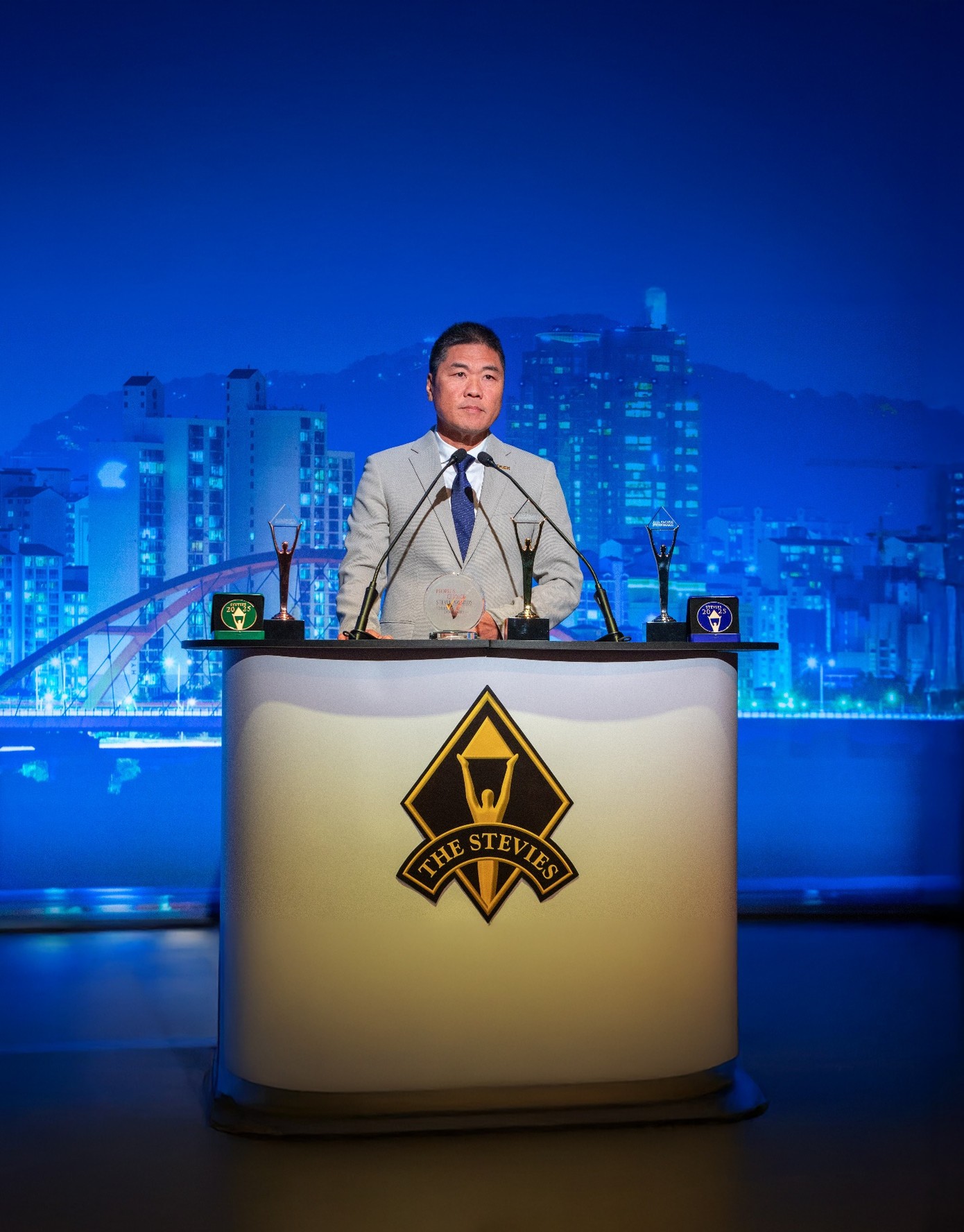 Ông Tạ Ngọc Đa, Phó TGĐ ROX Group nhận Giải Vàng Stevie Awards 2025. Ông Tạ Ngọc Đa, Phó TGĐ ROX Group nhận Giải Vàng Stevie Awards 2025.