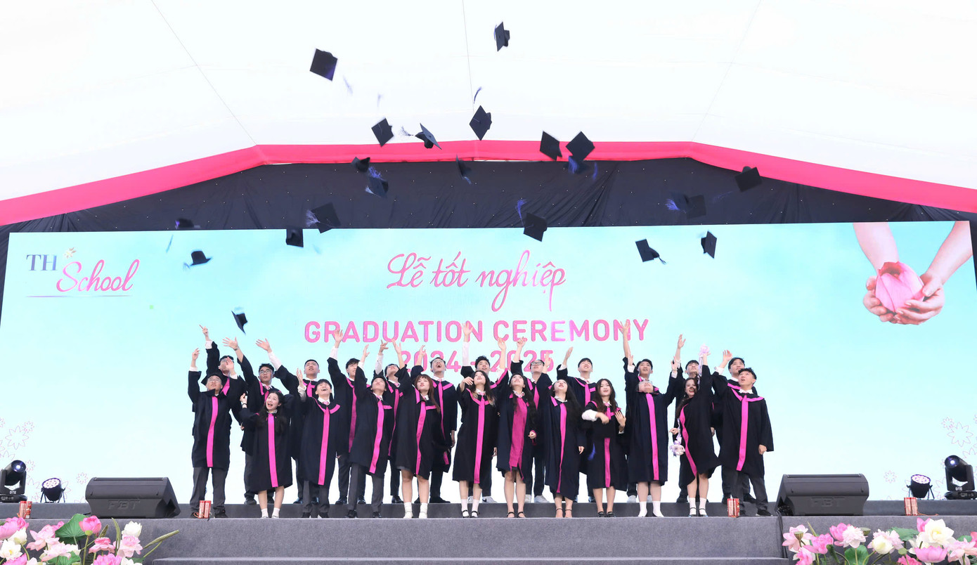 Học sinh TH School Vinh tung mũ trong lễ tốt nghiệp – khoảnh khắc đánh dấu bước trưởng thành