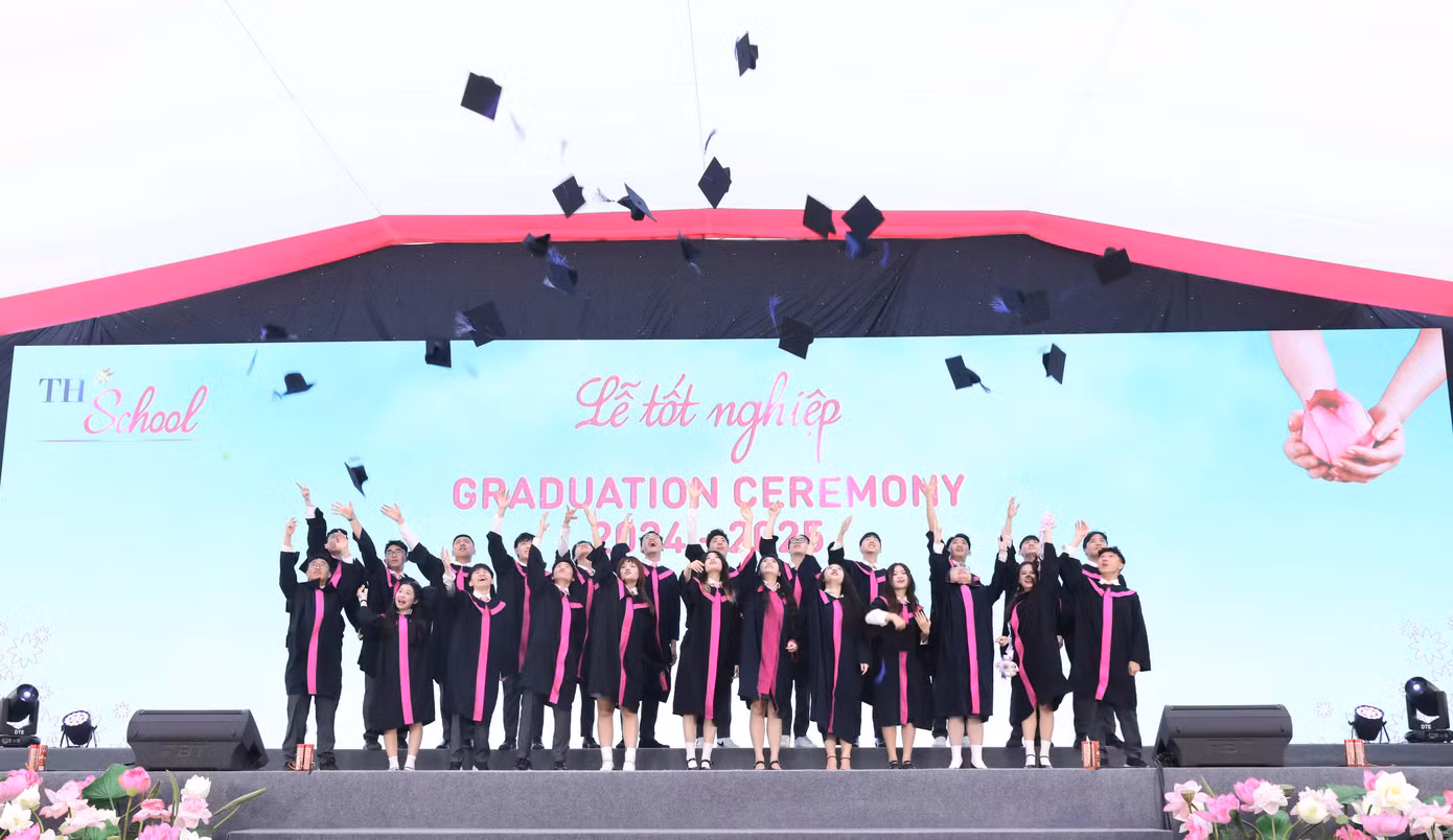 Học sinh TH School Vinh tung mũ trong lễ tốt nghiệp – khoảnh khắc đánh dấu bước trưởng thành