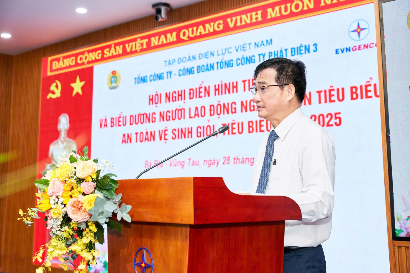 Ông Lê Văn Danh - Phó bí thư Đảng ủy, Tổng giám đốc EVNGENCO3 phát biểu chào mừng tại Hội nghị