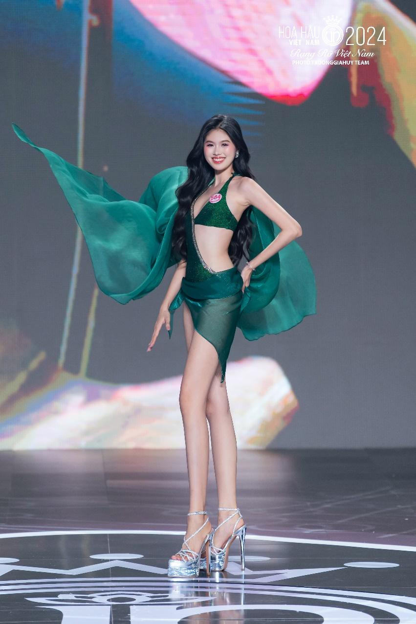 Thiết kế áo tắm tinh tế, cao cấp từ Corèle by Scavi – Được đánh giá cao bởi ban tổ chức và thí sinh Cre: Hoàng Thành Media