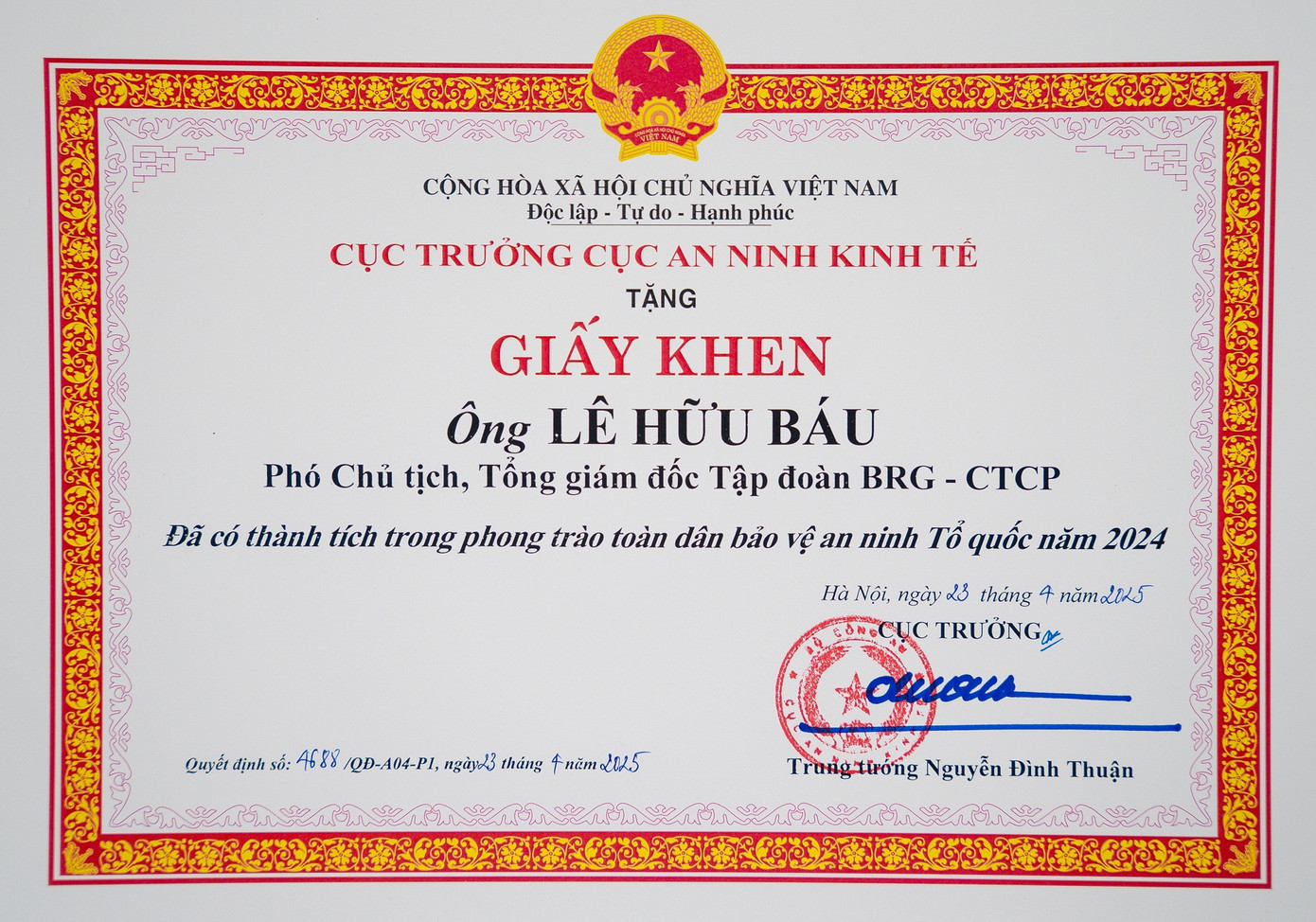 Giấy khen ông Lê Hữu Báu, Phó Chủ tịch, Tổng Giám đốc Tập đoàn BRG, từ Cục An ninh Kinh tế - Bộ Công An Giấy khen ông Lê Hữu Báu, Phó Chủ tịch, Tổng Giám đốc Tập đoàn BRG, từ Cục An ninh Kinh tế - Bộ Công An