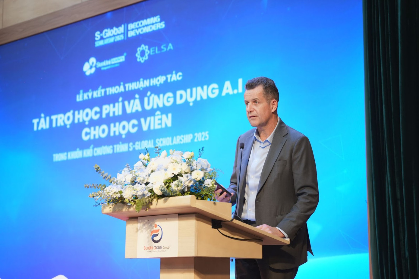 Ông Will Polese – Phó Chủ tịch ELSA toàn cầu phát biểu tại sự kiện ký kết với SunUni Academy.