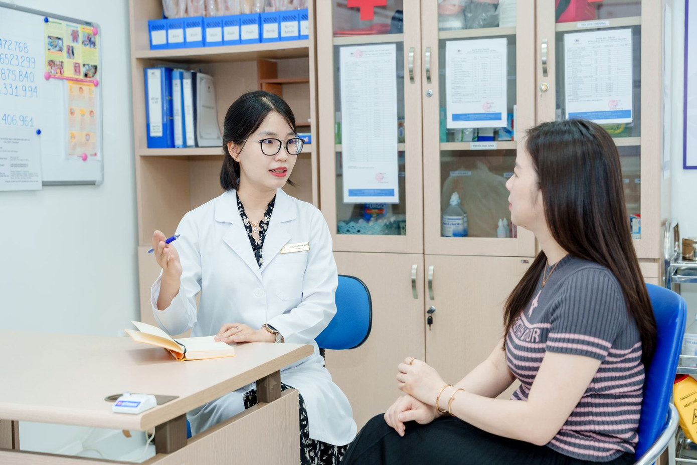 Đội ngũ chuyên gia, bác sĩ Vinmec tư vấn 1_1 tại trường hoặc trực tuyến