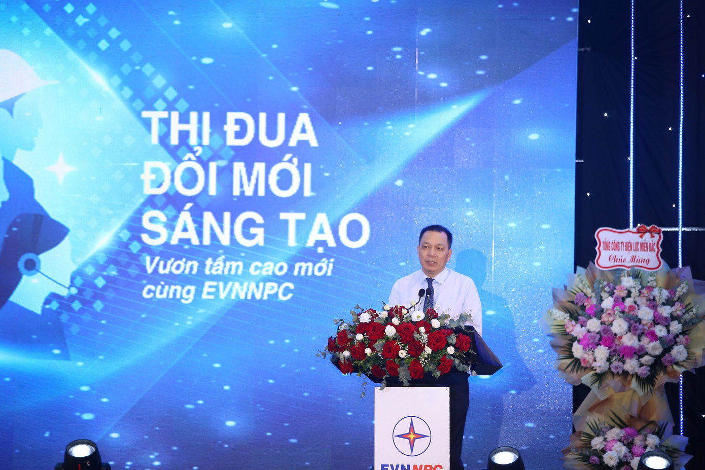 Ông Đặng Hoàng An – Bí thư Đảng ủy, Chủ tịch Hội đồng thành viên EVN phát biểu tại Hội nghị